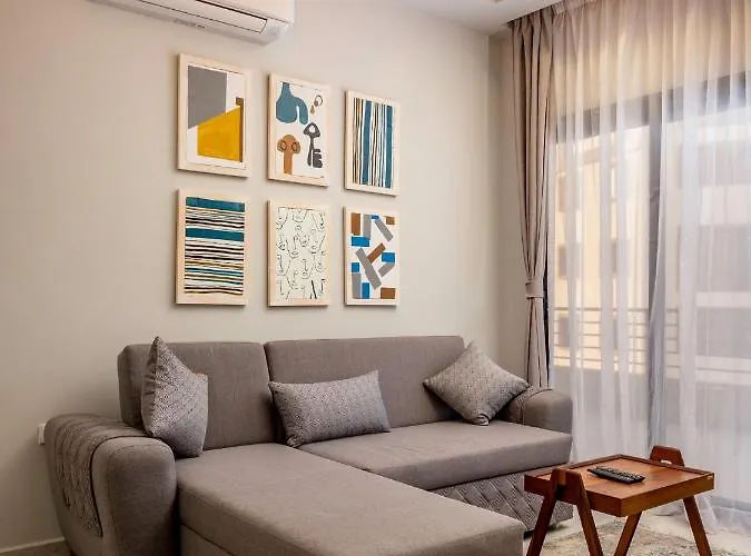 Travelholic Residence Golden Gates