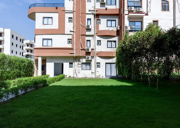 Travelholic Residence Golden Gates